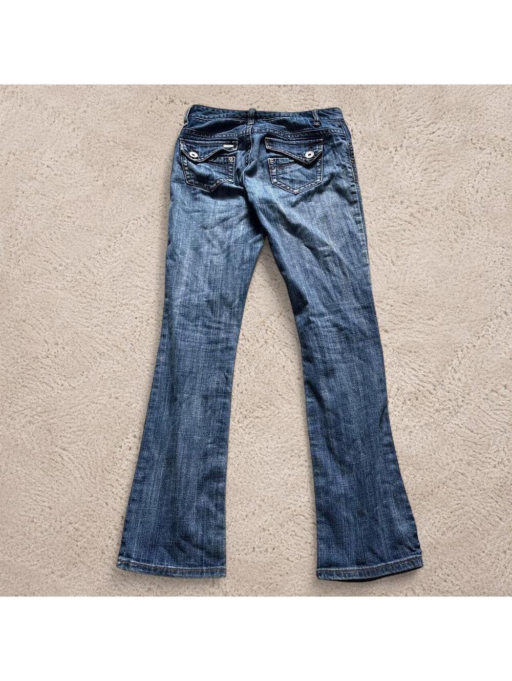 Beautiful Y2K flared Mudd dark wash jeans.